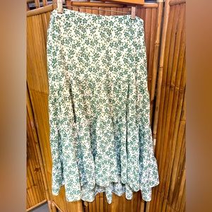 Alalica skirt/ 2XL/ very flowy / small flower design. Beautiful on.
